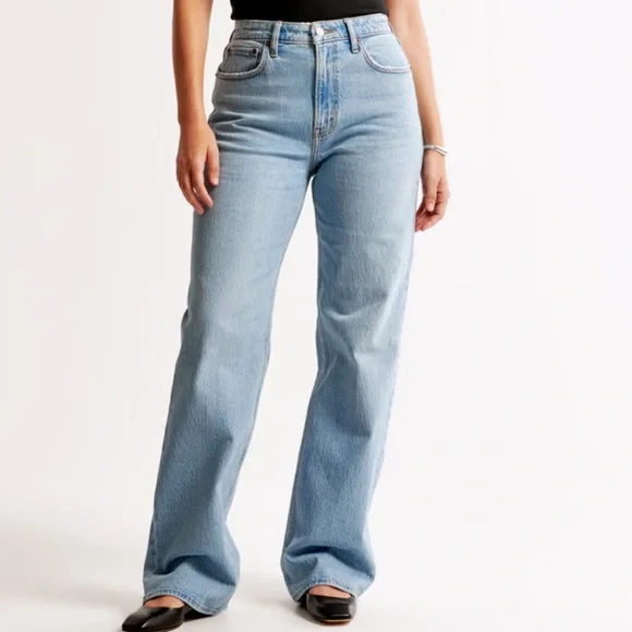 Abercrombie & Fitch Light Wash Denim Jeans - Picture 4 of 11